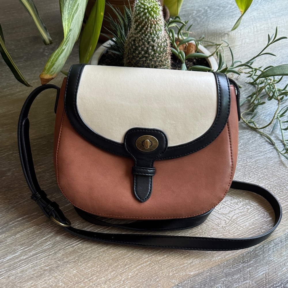 Elegant Cream and Tan Women's Leather Bag
